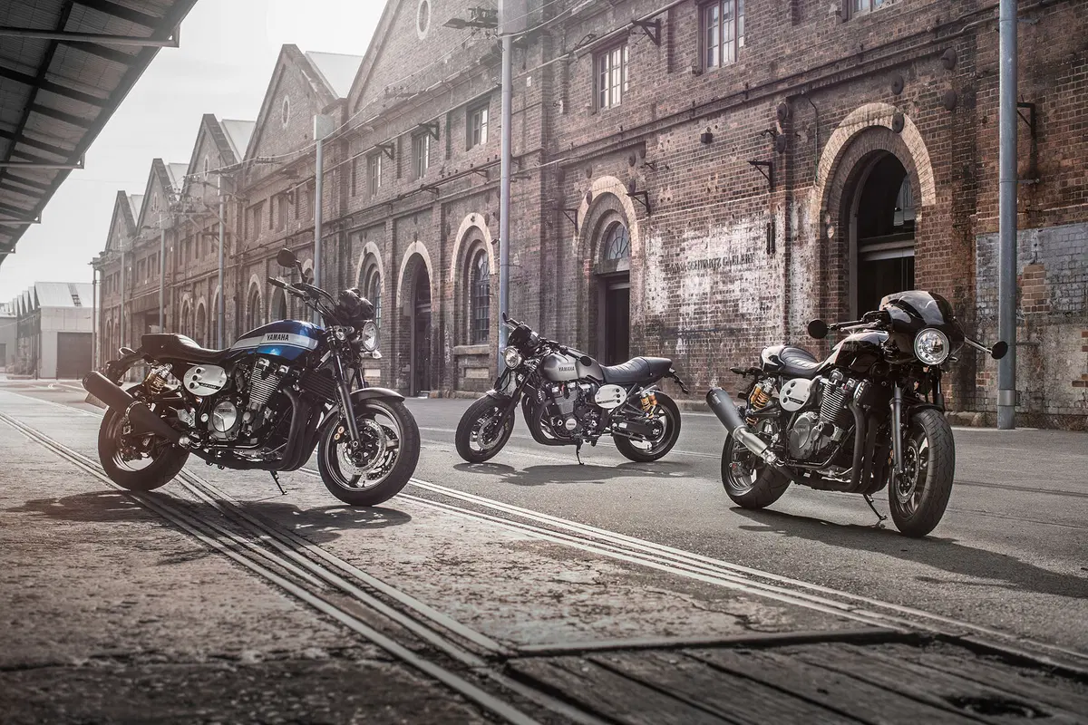 Yamaha XJR 1300 e XJR 1300 Racer 2015 (13)