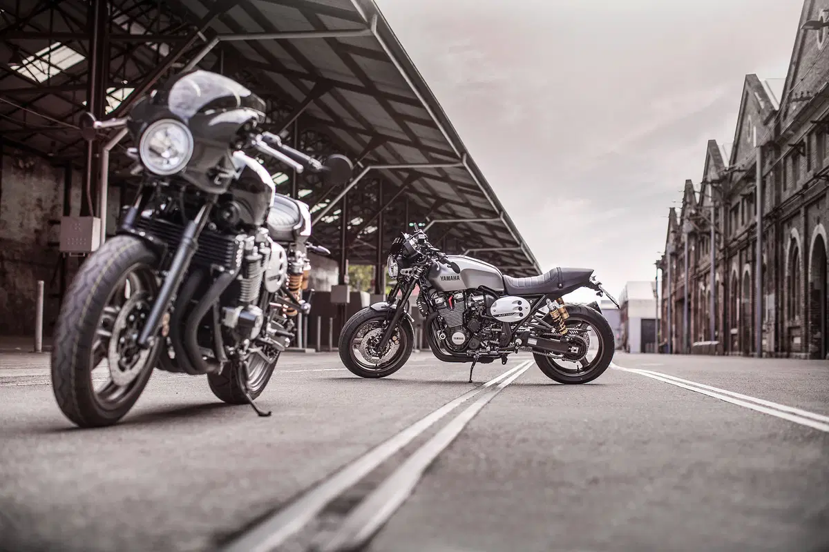 Yamaha XJR 1300 e XJR 1300 Racer 2015 (15)