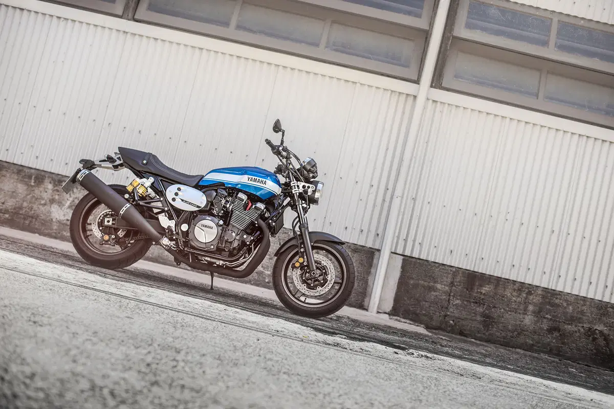 Yamaha XJR 1300 e XJR 1300 Racer 2015 (17)