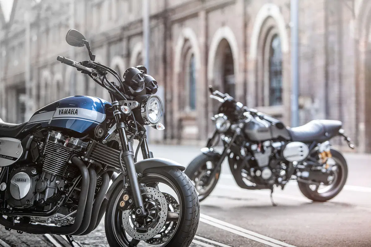 Yamaha XJR 1300 e XJR 1300 Racer 2015 (18)