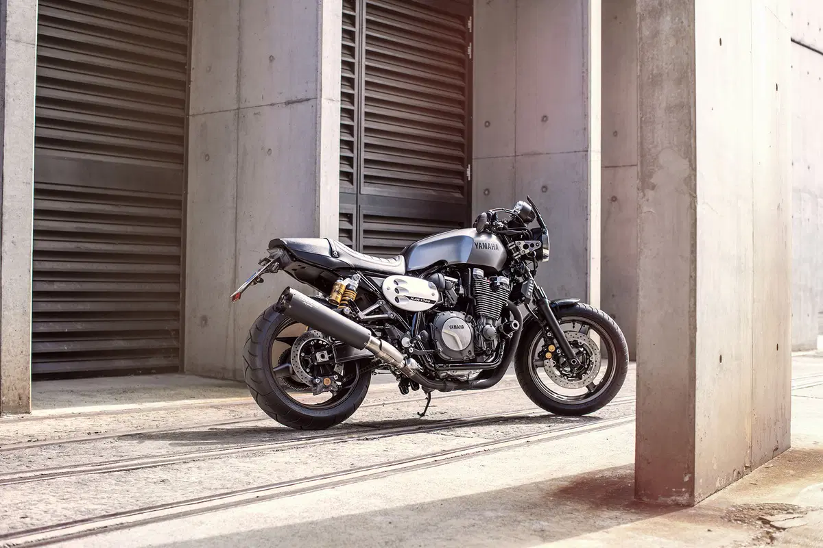 Yamaha XJR 1300 e XJR 1300 Racer 2015 (22)