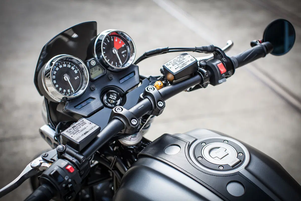 Yamaha XJR 1300 e XJR 1300 Racer 2015 (25)