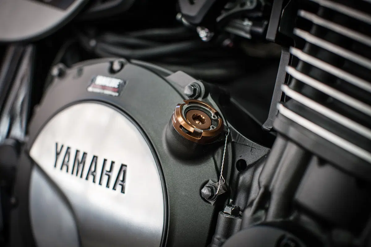 Yamaha XJR 1300 e XJR 1300 Racer 2015 (30)