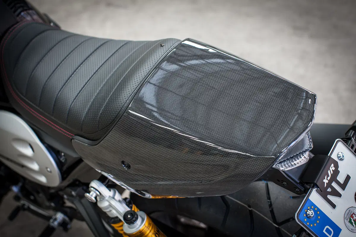 Yamaha XJR 1300 e XJR 1300 Racer 2015 (31)