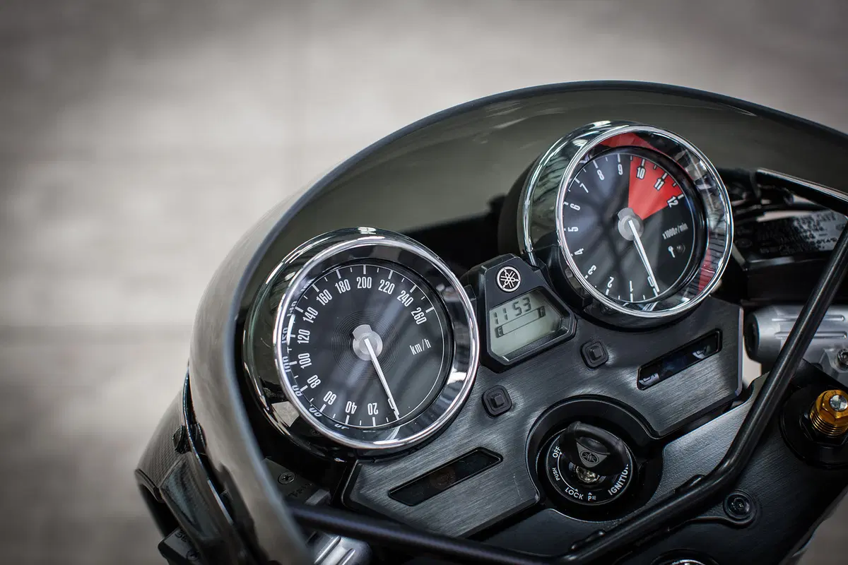 Yamaha XJR 1300 e XJR 1300 Racer 2015 (32)