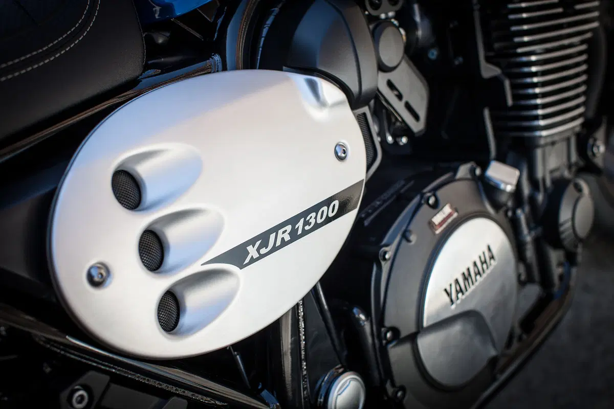Yamaha XJR 1300 e XJR 1300 Racer 2015 (33)