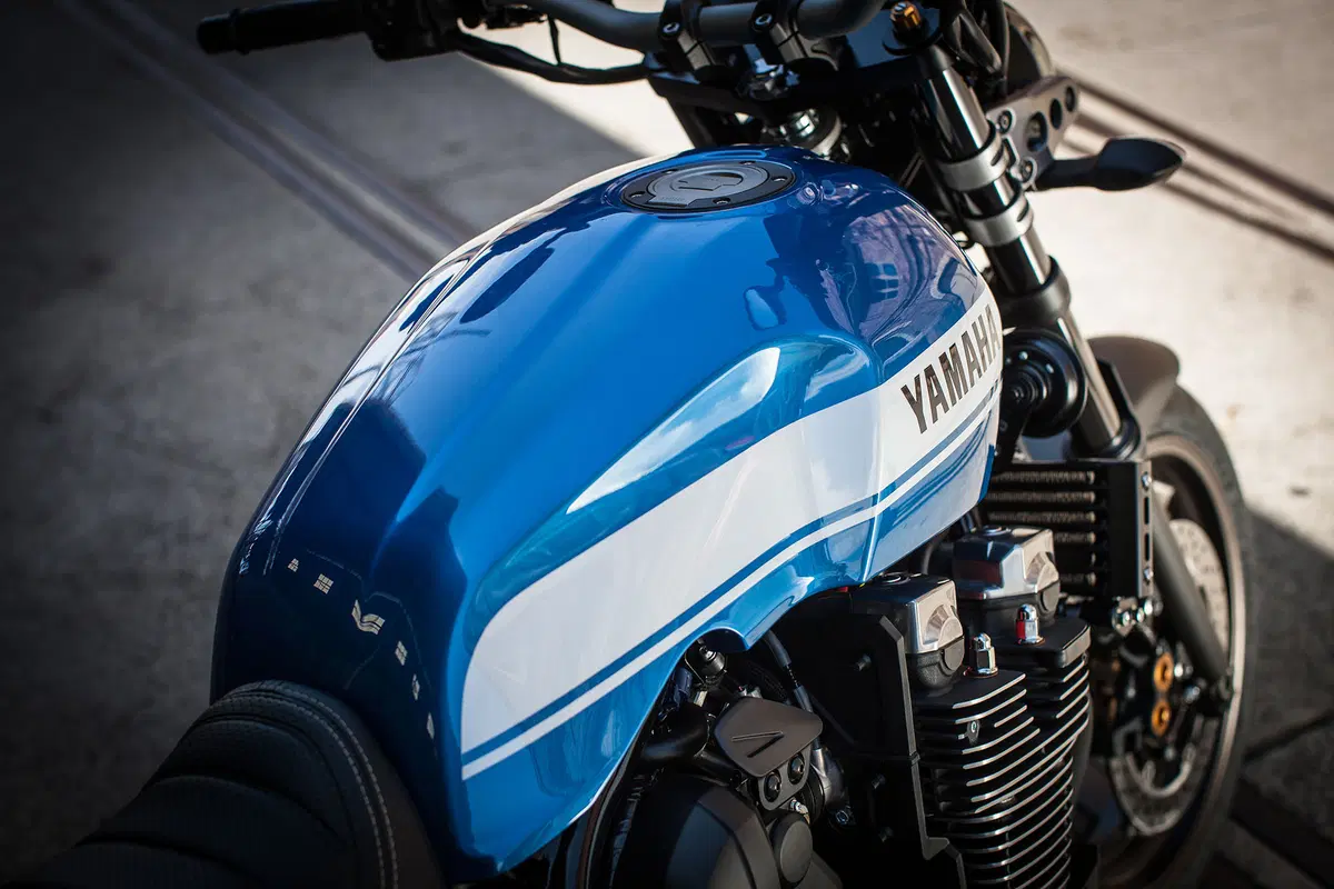 Yamaha XJR 1300 e XJR 1300 Racer 2015 (34)