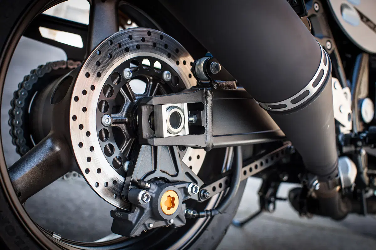 Yamaha XJR 1300 e XJR 1300 Racer 2015 (35)