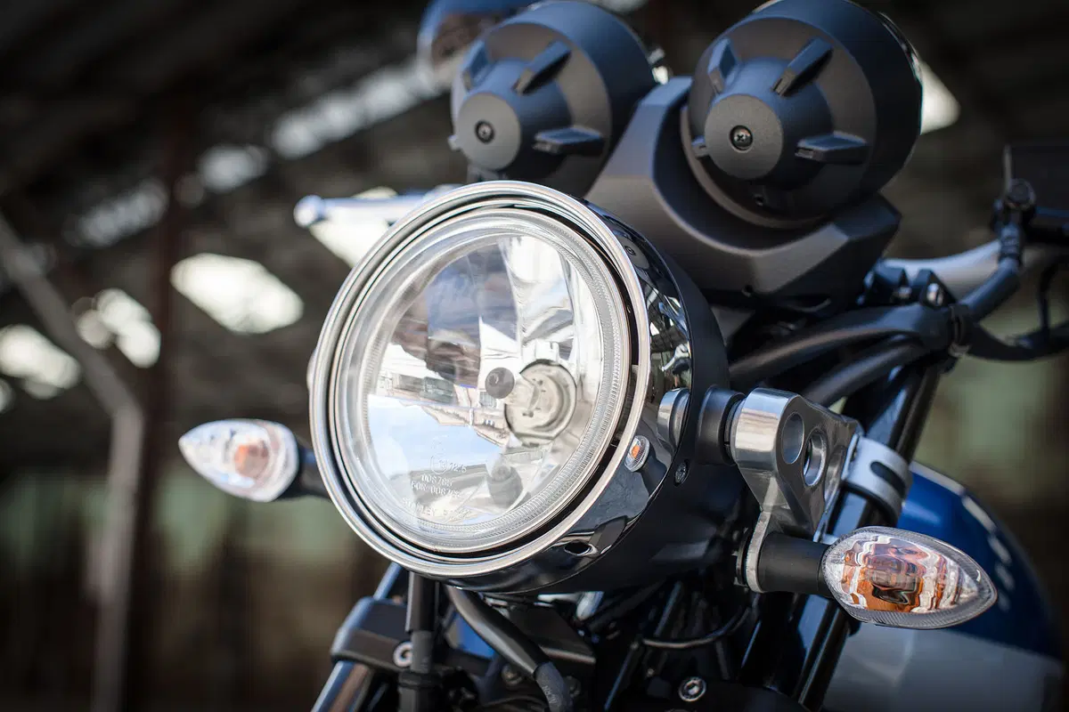 Yamaha XJR 1300 e XJR 1300 Racer 2015 (38)