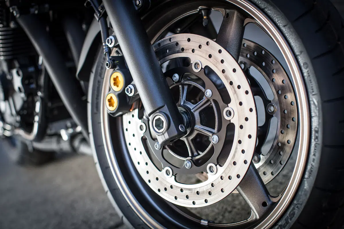 Yamaha XJR 1300 e XJR 1300 Racer 2015 (41)