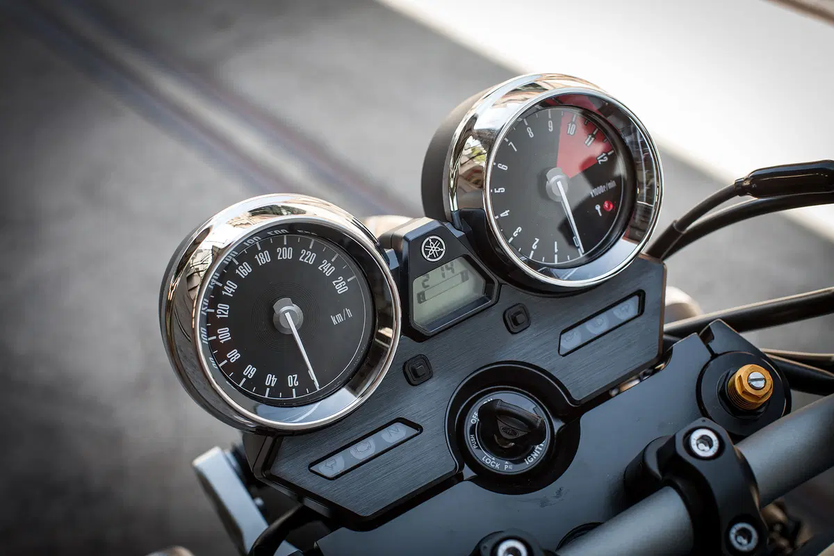 Yamaha XJR 1300 e XJR 1300 Racer 2015 (43)