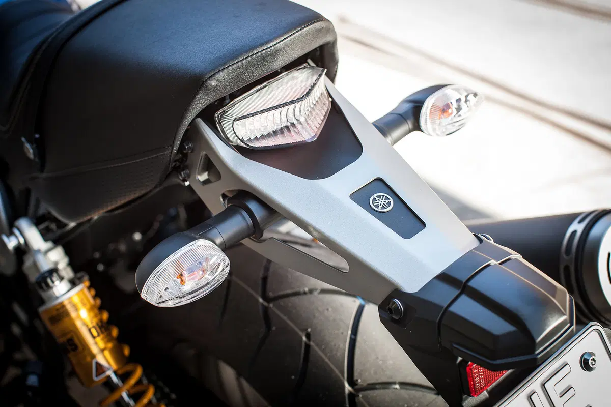 Yamaha XJR 1300 e XJR 1300 Racer 2015 (44)