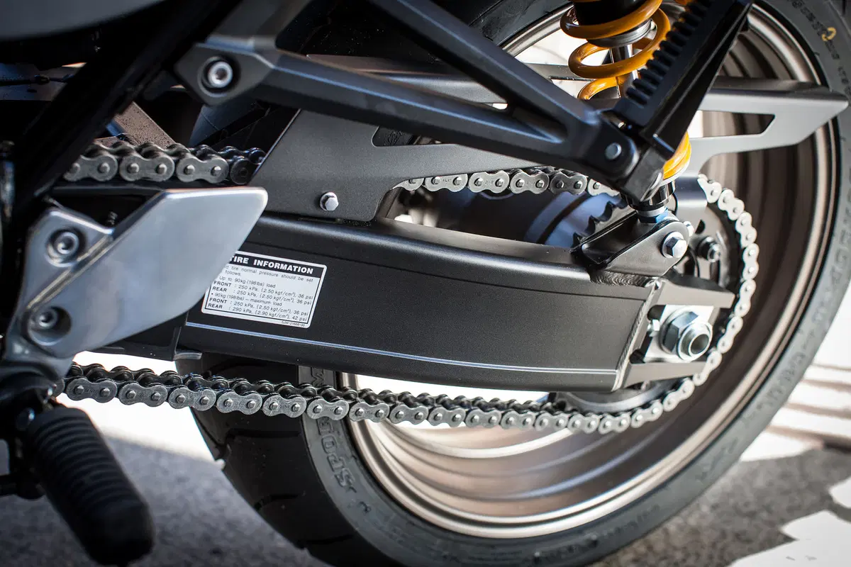 Yamaha XJR 1300 e XJR 1300 Racer 2015 (45)