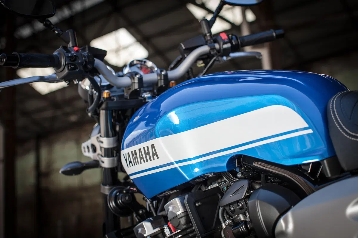 Yamaha XJR 1300 e XJR 1300 Racer 2015 (46)