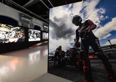 MotoGP 2024. Le Aprilia MotoGP viste da oriente: una mostra fotografica al Museo Piaggio di Pontedera