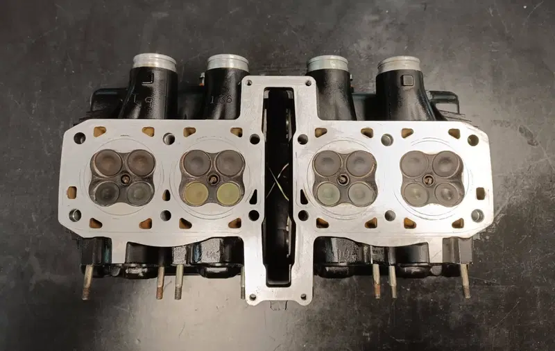 Testata GPz600R Kawasaki (9)