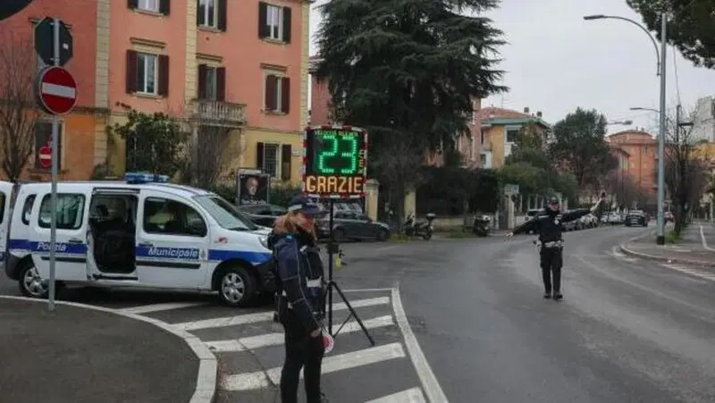 Bologna Citt&agrave; 30. Una vigilessa dice la sua: "Prima i controlli non erano cos&igrave; capillari"