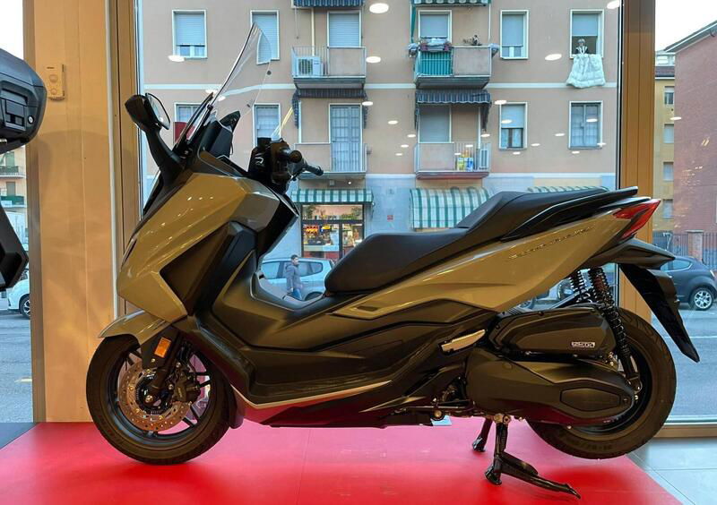 Vendo Honda Forza 350 (2023 - 24) nuova a Bologna (codice 9118889) 