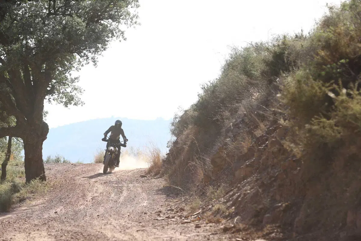 Triumph Scrambler 400 X TEST: come si guida su strada e in fuoristrada. Pro e contro! [VIDEO & GALLERY] (13)