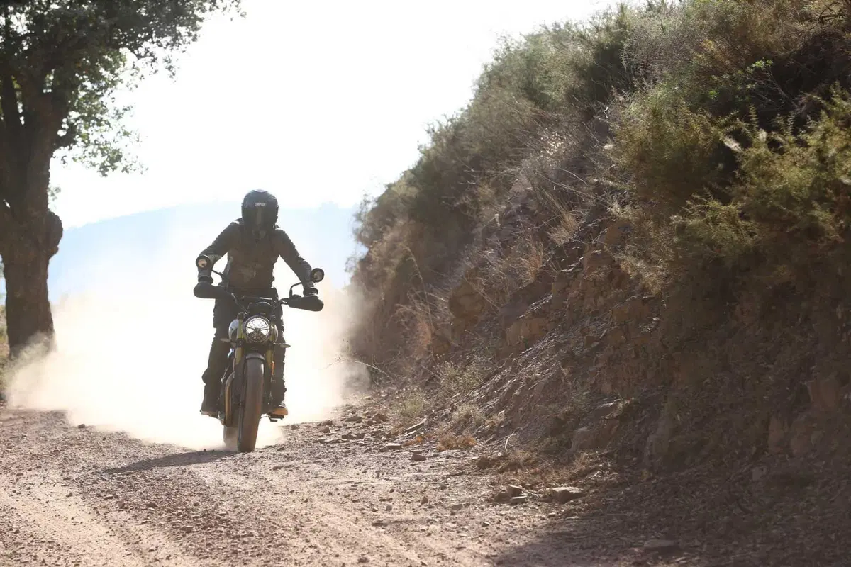 Triumph Scrambler 400 X TEST: come si guida su strada e in fuoristrada. Pro e contro! [VIDEO & GALLERY] (11)