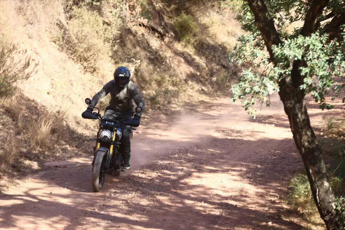 Triumph Scrambler 400 X TEST: come si guida su strada e in fuoristrada. Pro e contro! [VIDEO & GALLERY] (6)