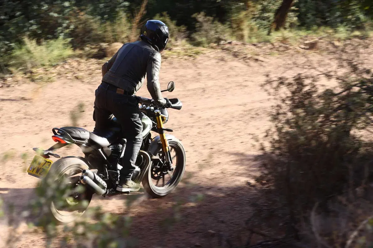 Triumph Scrambler 400 X TEST: come si guida su strada e in fuoristrada. Pro e contro! [VIDEO & GALLERY] (5)