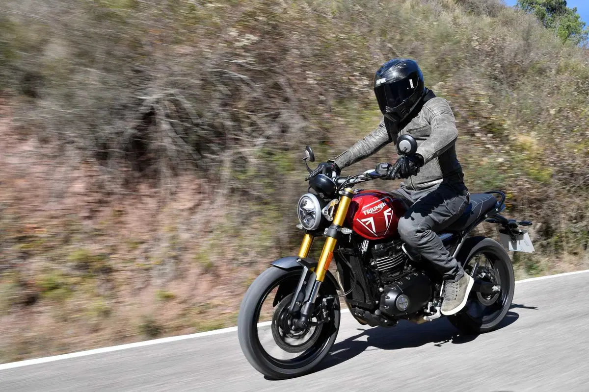 Triumph Speed 400 TEST: stile, prestazioni e divertimento a meno di 6.000 euro [VIDEO & GALLERY] (14)