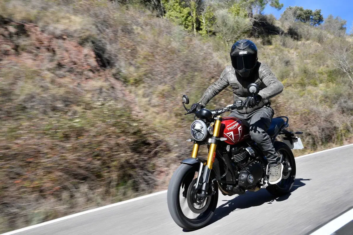 Triumph Speed 400 TEST: stile, prestazioni e divertimento a meno di 6.000 euro [VIDEO & GALLERY]