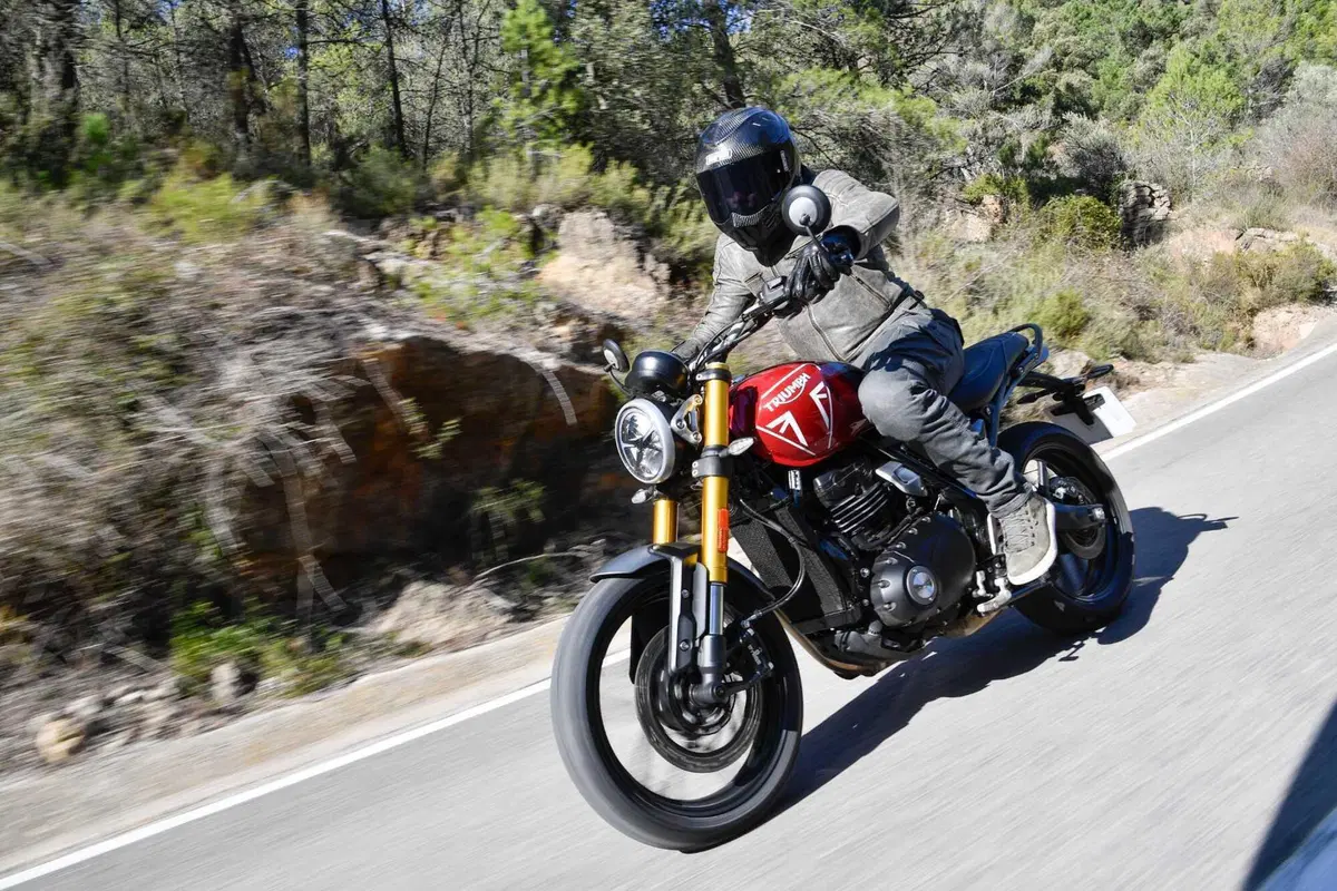 Triumph Speed 400 TEST: stile, prestazioni e divertimento a meno di 6.000 euro [VIDEO & GALLERY] (12)