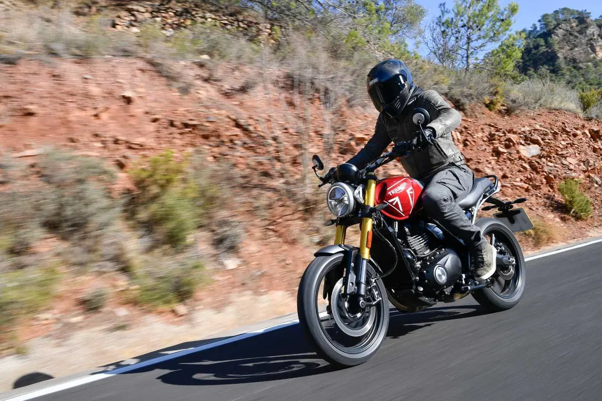 Triumph Speed 400 TEST: stile, prestazioni e divertimento a meno di 6.000 euro [VIDEO & GALLERY] (10)