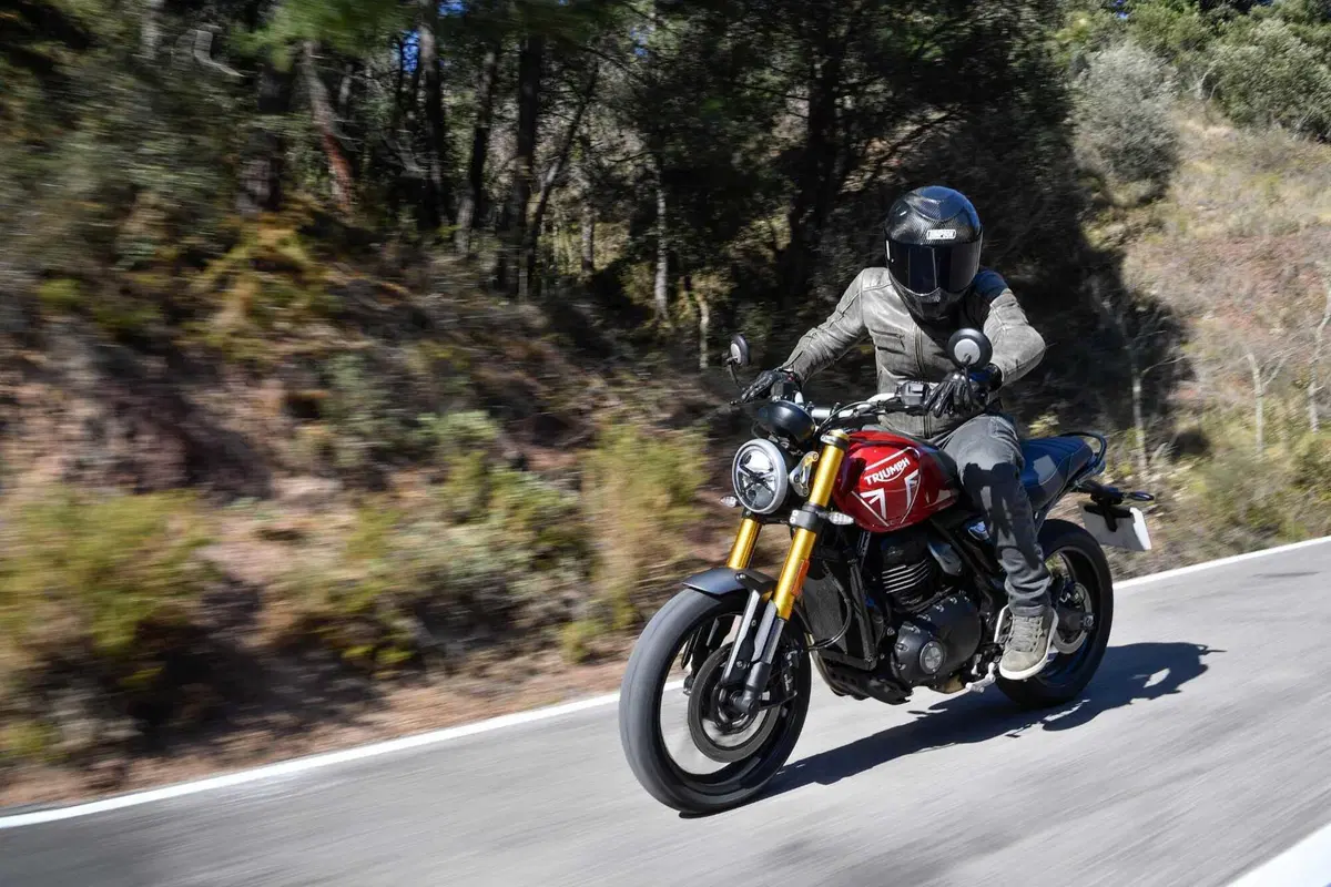 Triumph Speed 400 TEST: stile, prestazioni e divertimento a meno di 6.000 euro [VIDEO & GALLERY] (7)