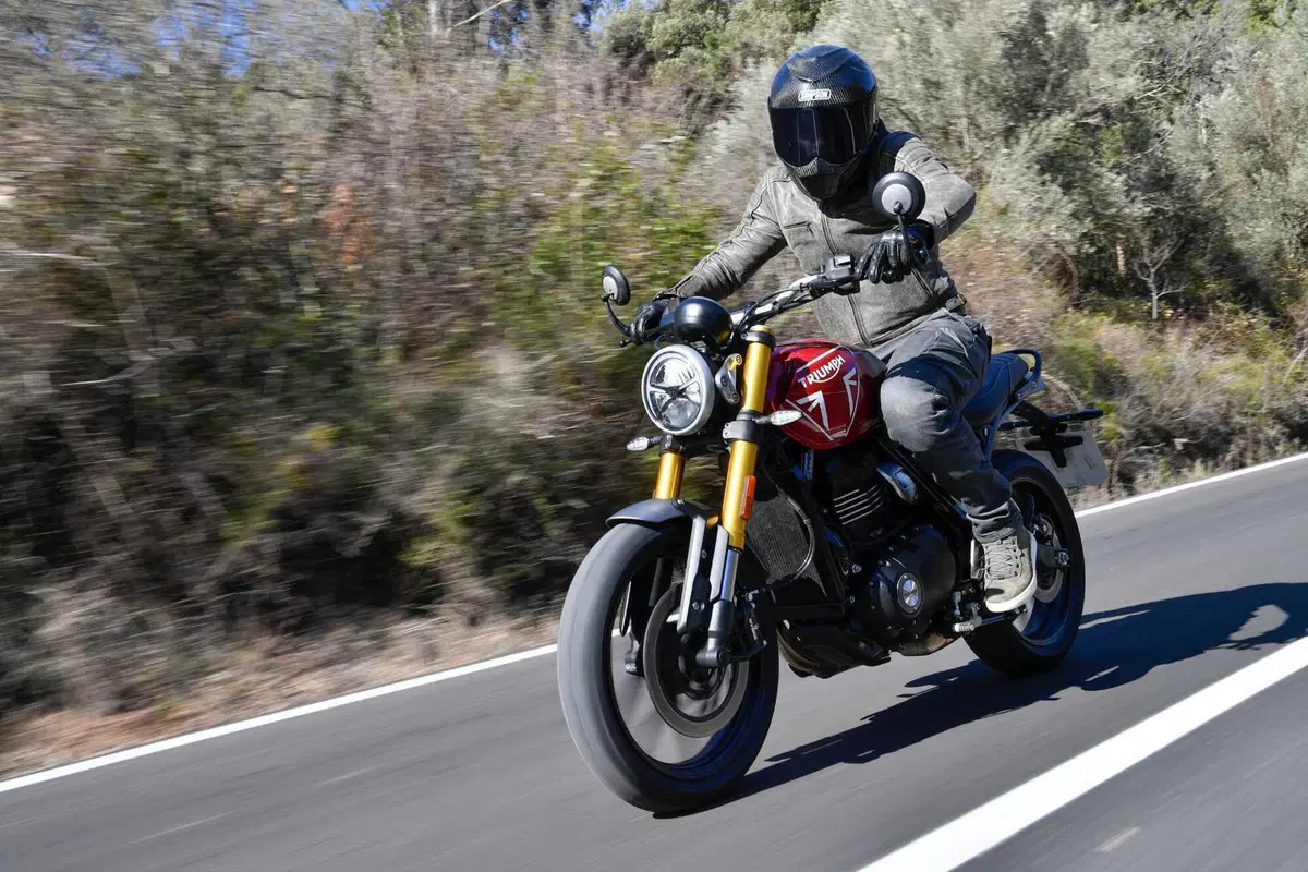 Triumph Speed 400 TEST: stile, prestazioni e divertimento a meno di 6.000 euro [VIDEO & GALLERY] (6)