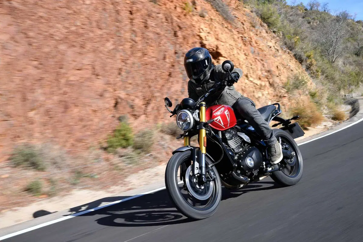 Triumph Speed 400 TEST: stile, prestazioni e divertimento a meno di 6.000 euro [VIDEO & GALLERY] (4)
