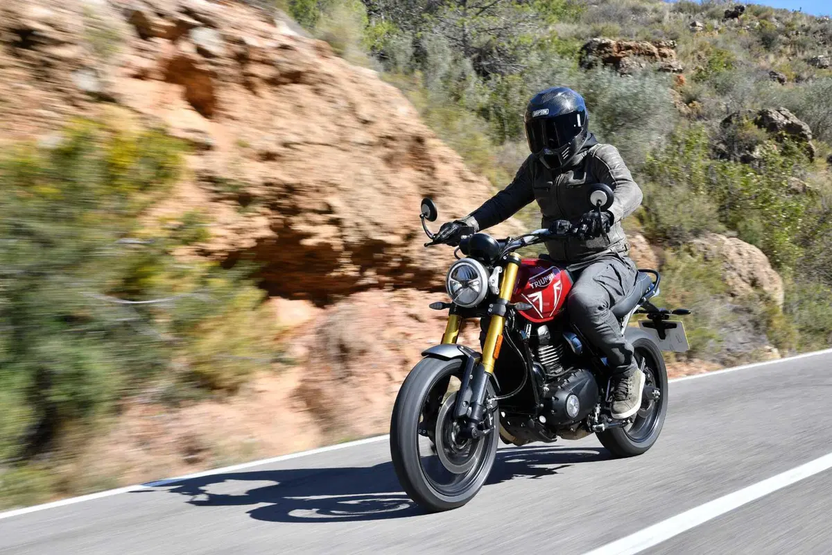Triumph Speed 400 TEST: stile, prestazioni e divertimento a meno di 6.000 euro [VIDEO & GALLERY] (3)
