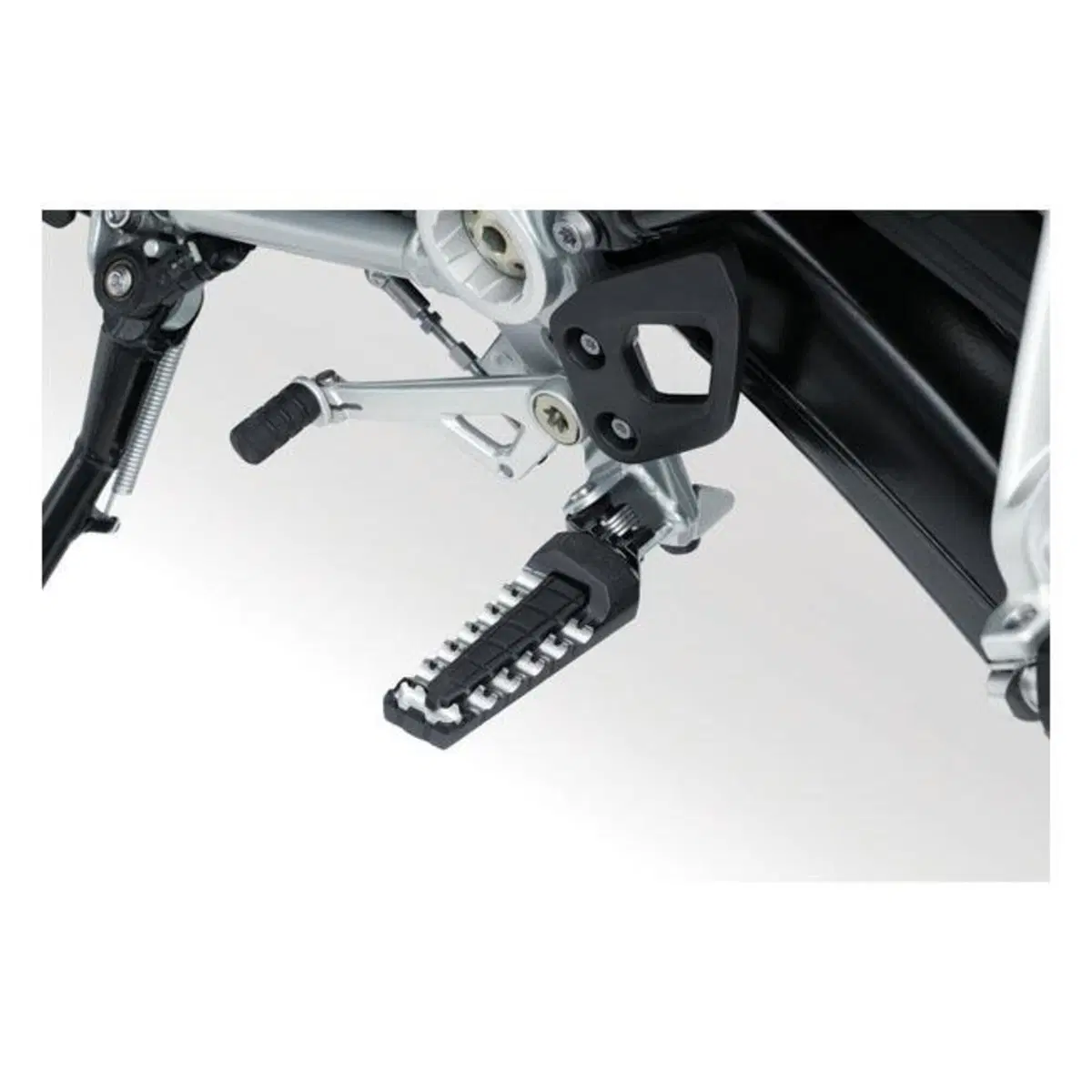 Pedaline Kuryakyn Riot-X nere e cromate richiedono 