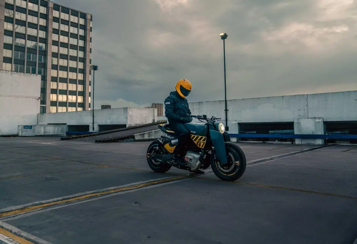 Ecco come una Royal Enfield Shotgun 650 diventa una star su Netflix (6)