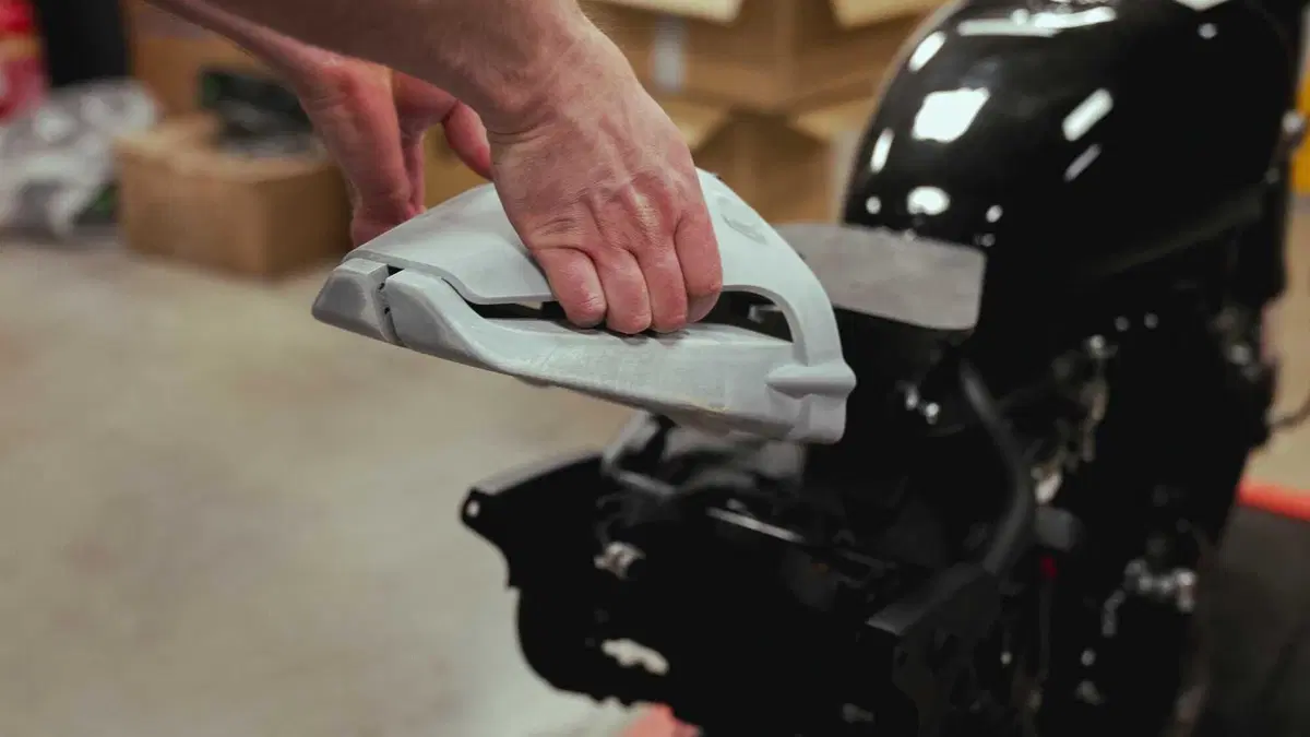 Ecco come una Royal Enfield Shotgun 650 diventa una star su Netflix (5)