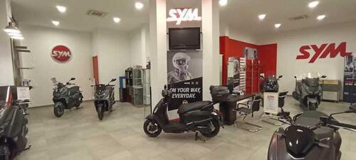 TAG MOTOR SYM Store apre a Milano (2)