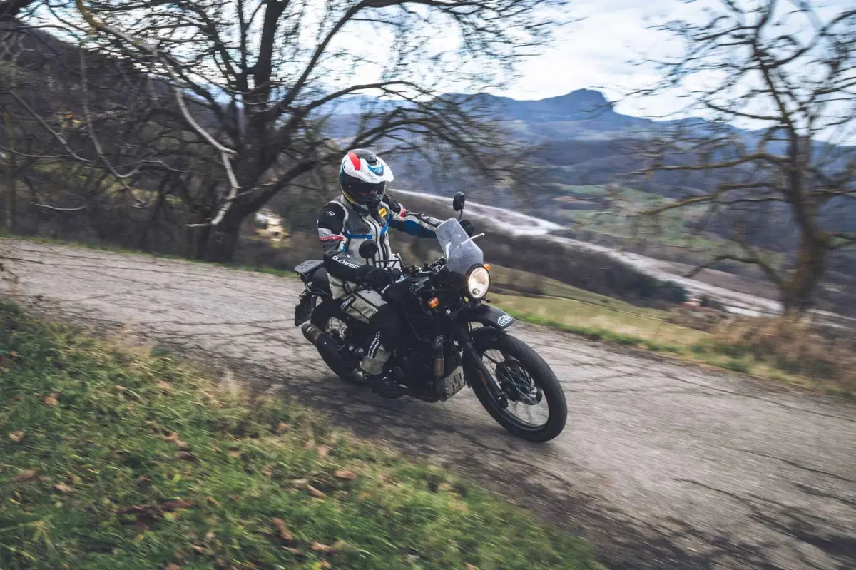 Royal Enfield HIMALAYAN 452: è davvero migliorata in tutto? Il nostro LONG TEST (7)