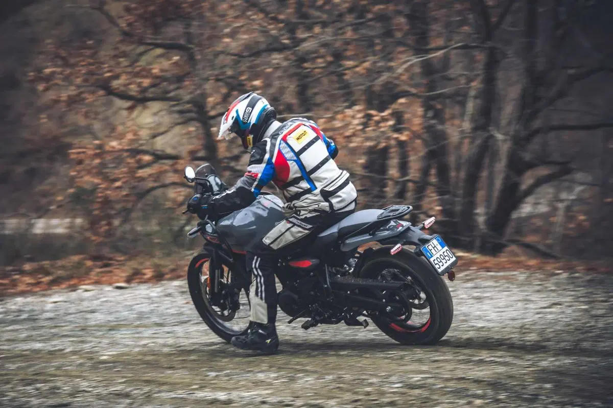 Royal Enfield HIMALAYAN 452: è davvero migliorata in tutto? Il nostro LONG TEST (11)