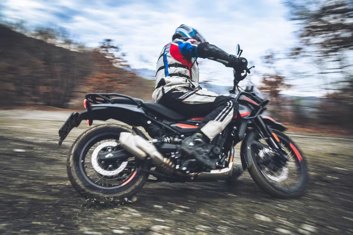 Royal Enfield HIMALAYAN 452: è davvero migliorata in tutto? Il nostro LONG TEST (13)