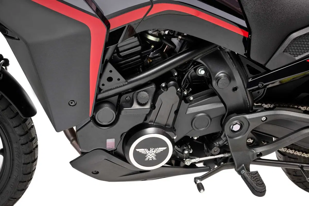 Moto Morini: la X-Cape Black Ebony arriva in concessionaria (3)
