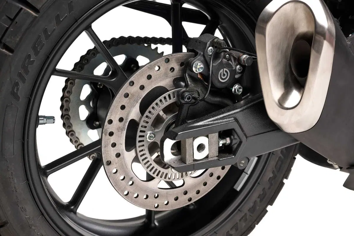Moto Morini: la X-Cape Black Ebony arriva in concessionaria (4)