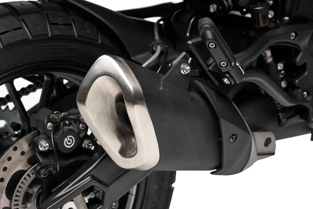 Moto Morini: la X-Cape Black Ebony arriva in concessionaria (6)