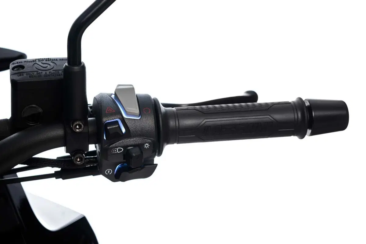 Moto Morini: la X-Cape Black Ebony arriva in concessionaria (8)