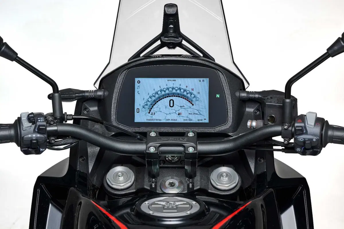 Moto Morini: la X-Cape Black Ebony arriva in concessionaria (9)