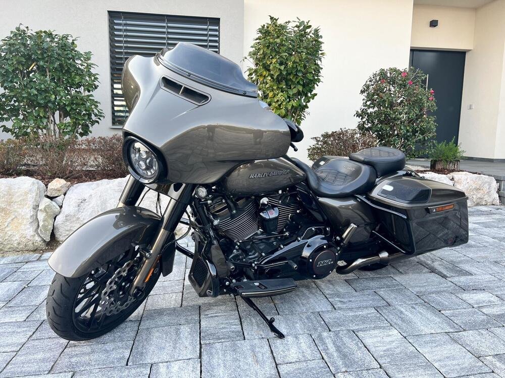 Harley-Davidson 117 Street Glide (2021) - FLHXSE (2)