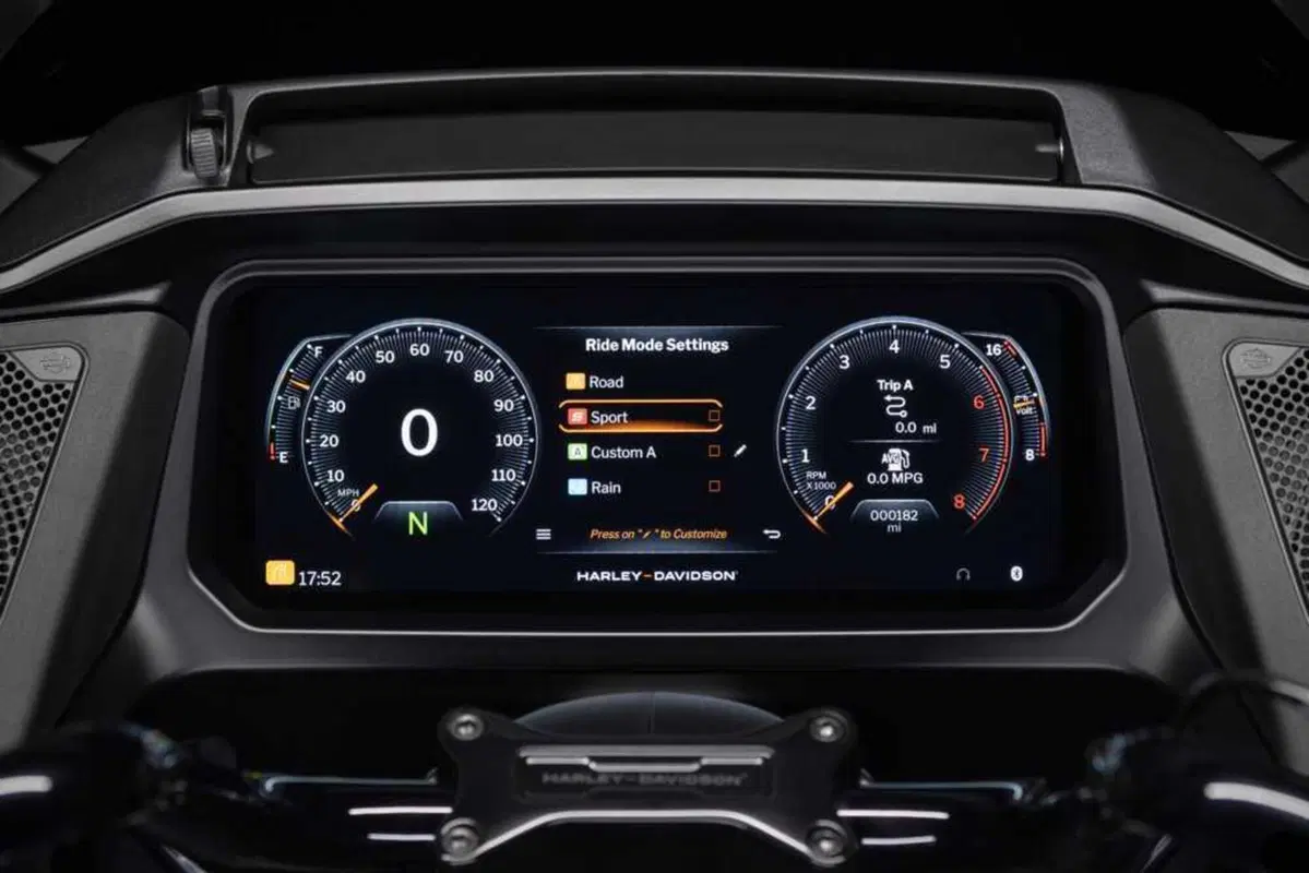 Come cambia il Road Glide 2024? Caratteristiche, prezzi e versioni (42)
