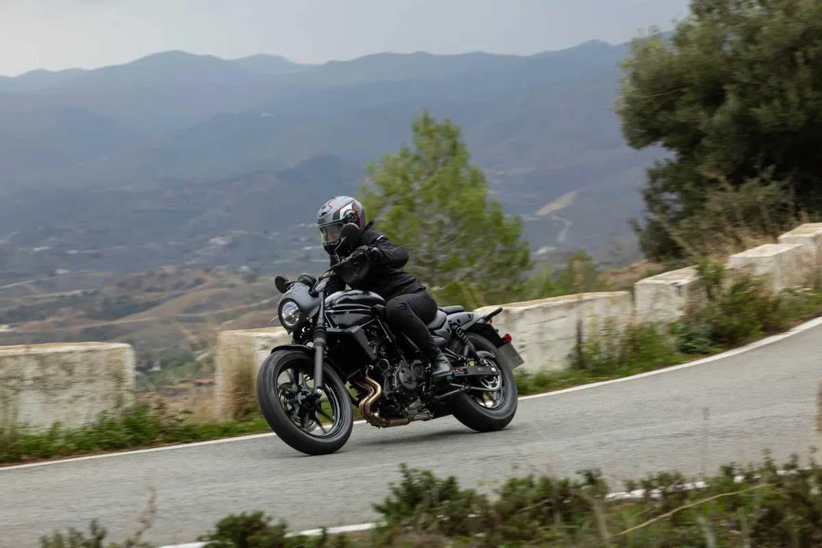 Kawasaki Eliminator 500 SE - Foto dinamiche (4)