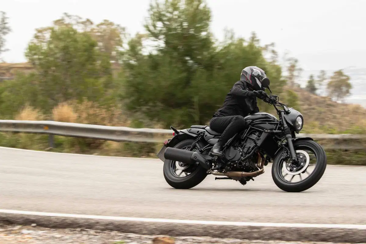 Kawasaki Eliminator 500 SE - Foto dinamiche